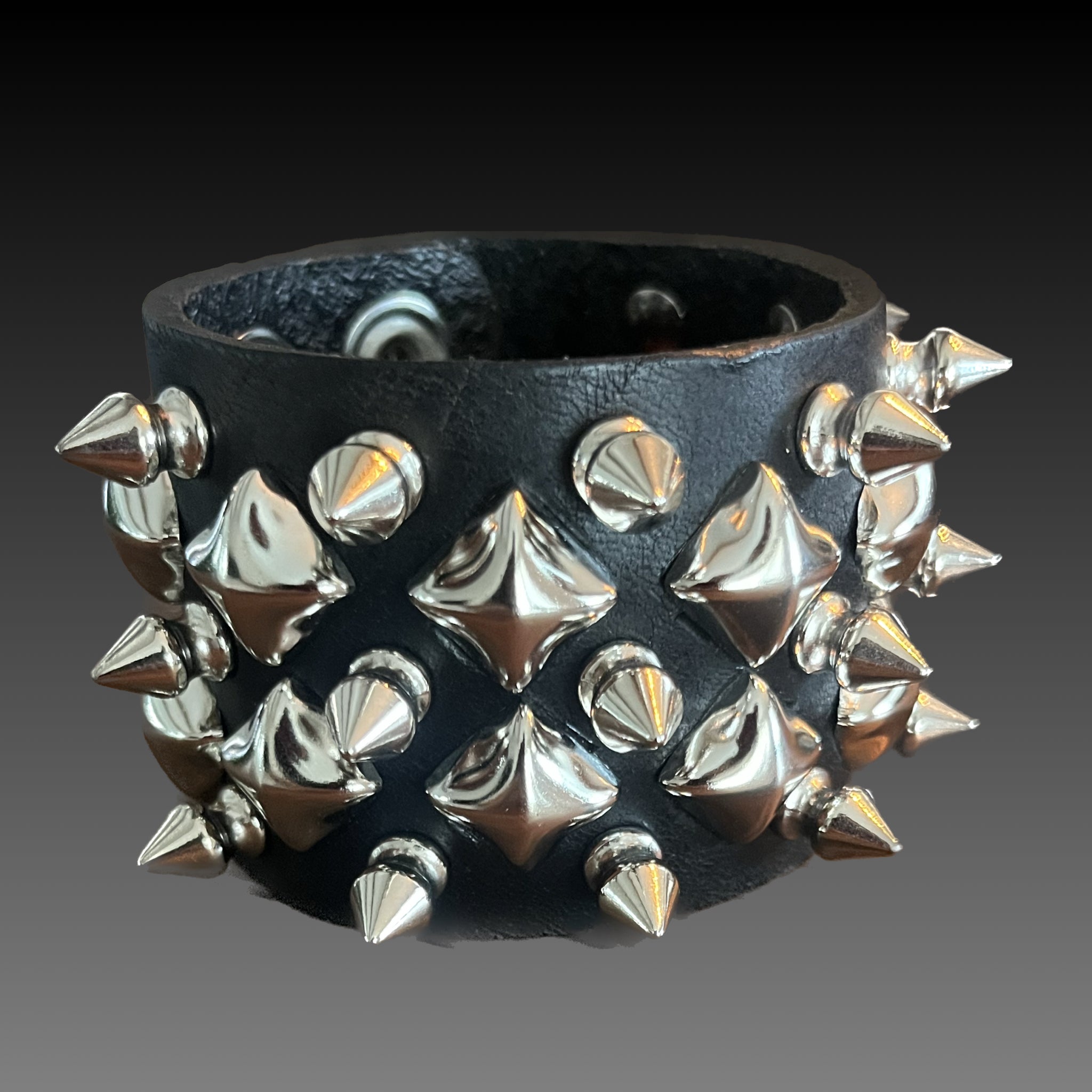 LEATHER STUD BRACELET MINI SILVER METALLIC W/SILVER LEATHER STUD BRACELET MINI SILVER METALLIC W/SILVER